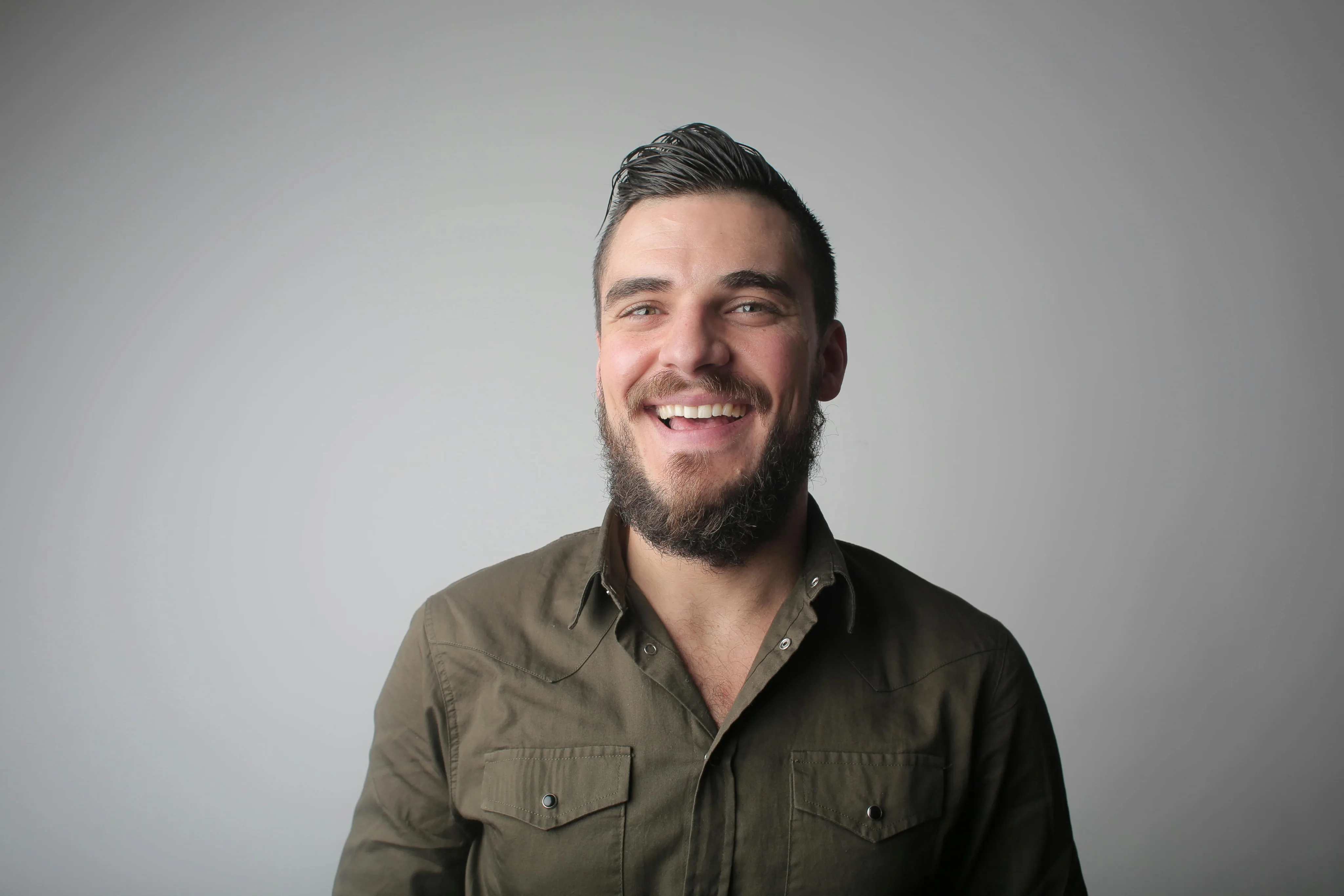 Expert human interviewer for high-stakes hiring decisions